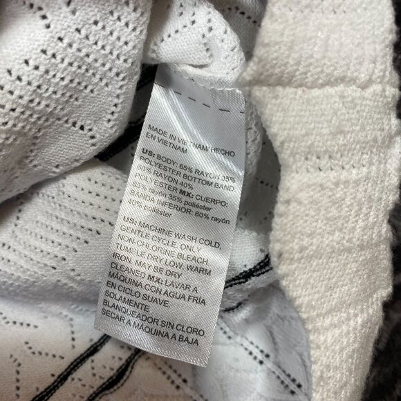 Chicos White Textured Knit Top W/ Black Scalloped Stripes Short Sleeve Womens XL - Picture 5 of 9